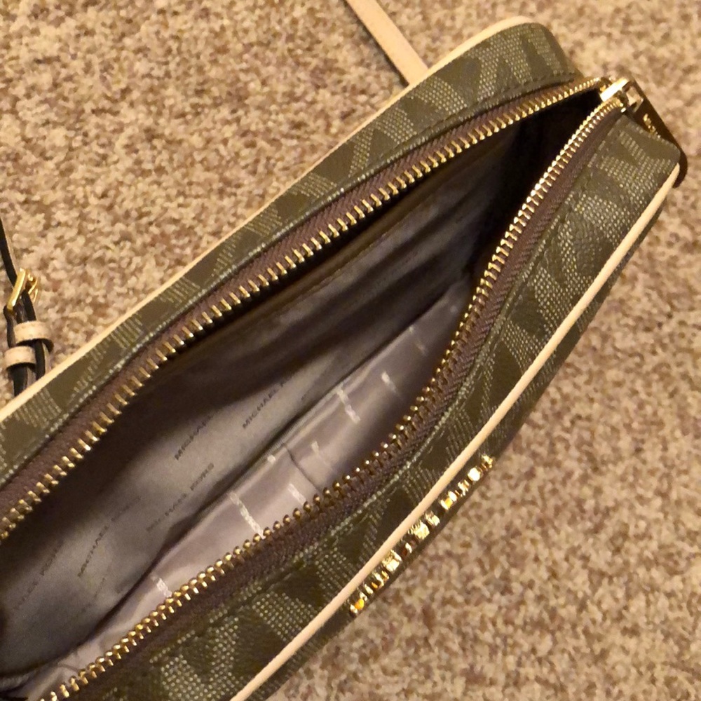 Michael Kors crossbody handbag - Picture 2 of 4